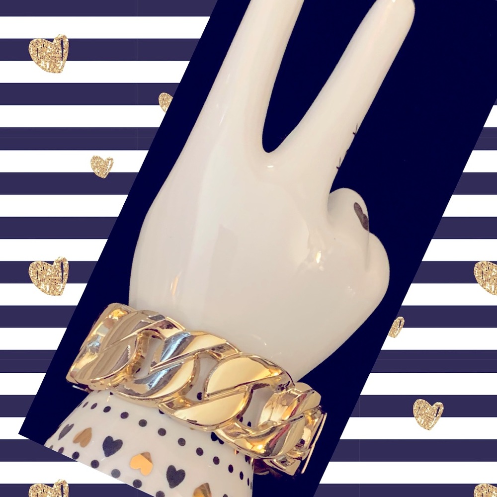 NWT Goldtone Chain Link Hinged Bangle Bracelet  FINAL PRICE